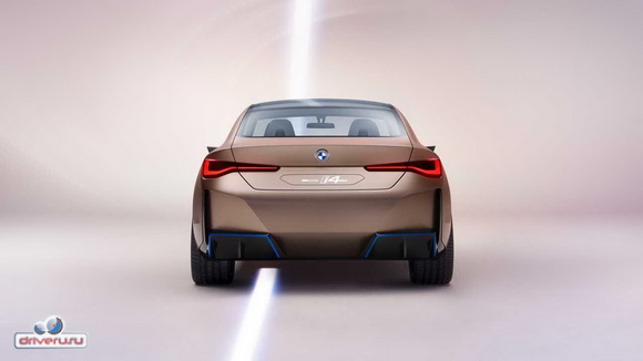BMW i4 2021 сзади